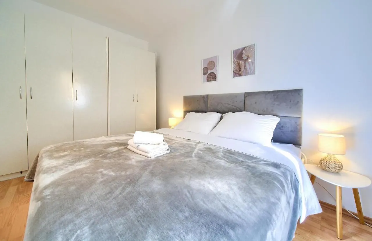 Luxury Apartments Vanessa, Njivice